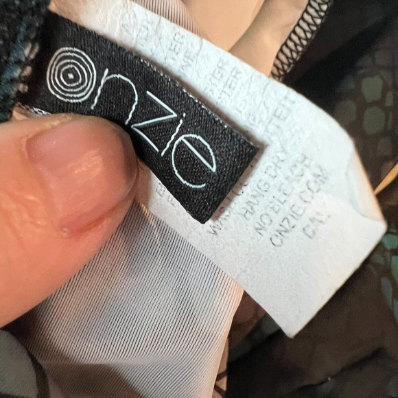 Onzie Leggings Womens M Green Brown Blue Print Rainbow Leopard Capri Pull On - Picture 6 of 7